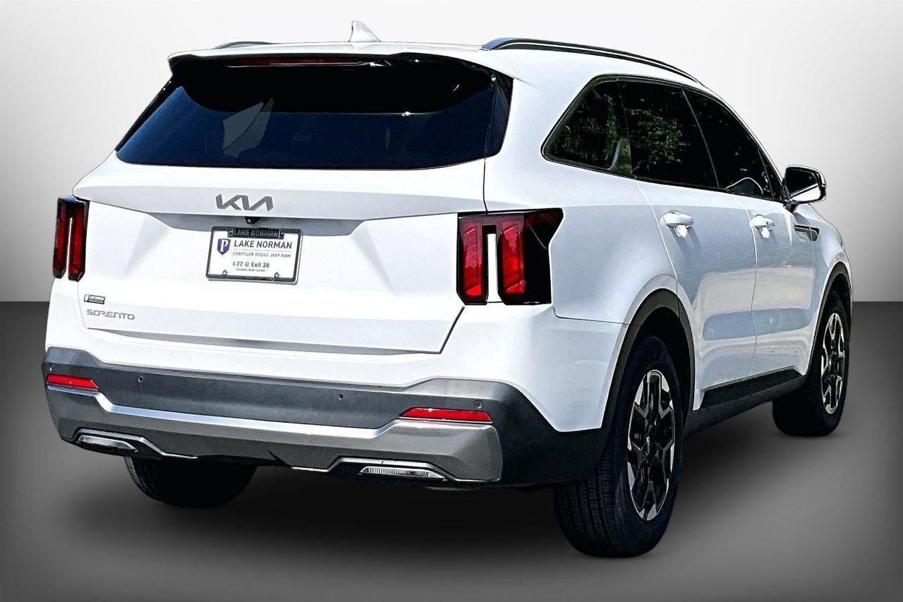 Used 2025 Kia Sorento S w/ Panoramic Sunroof Package FWD image 8