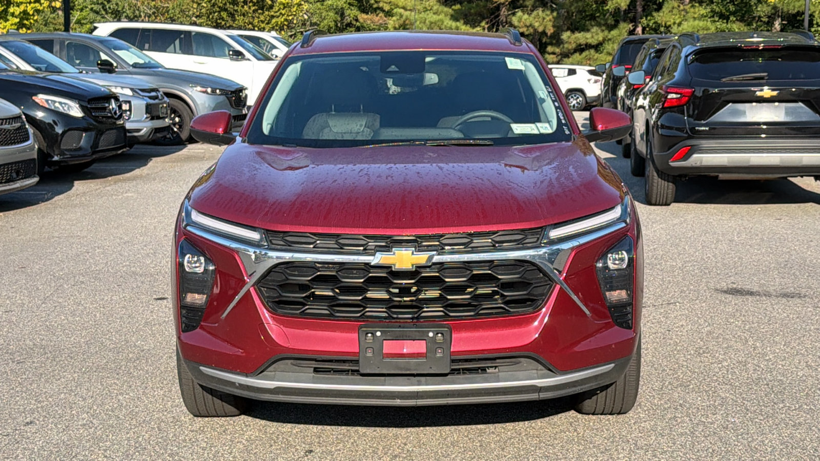 Used 2025 Chevrolet Trax LT FWD image 3