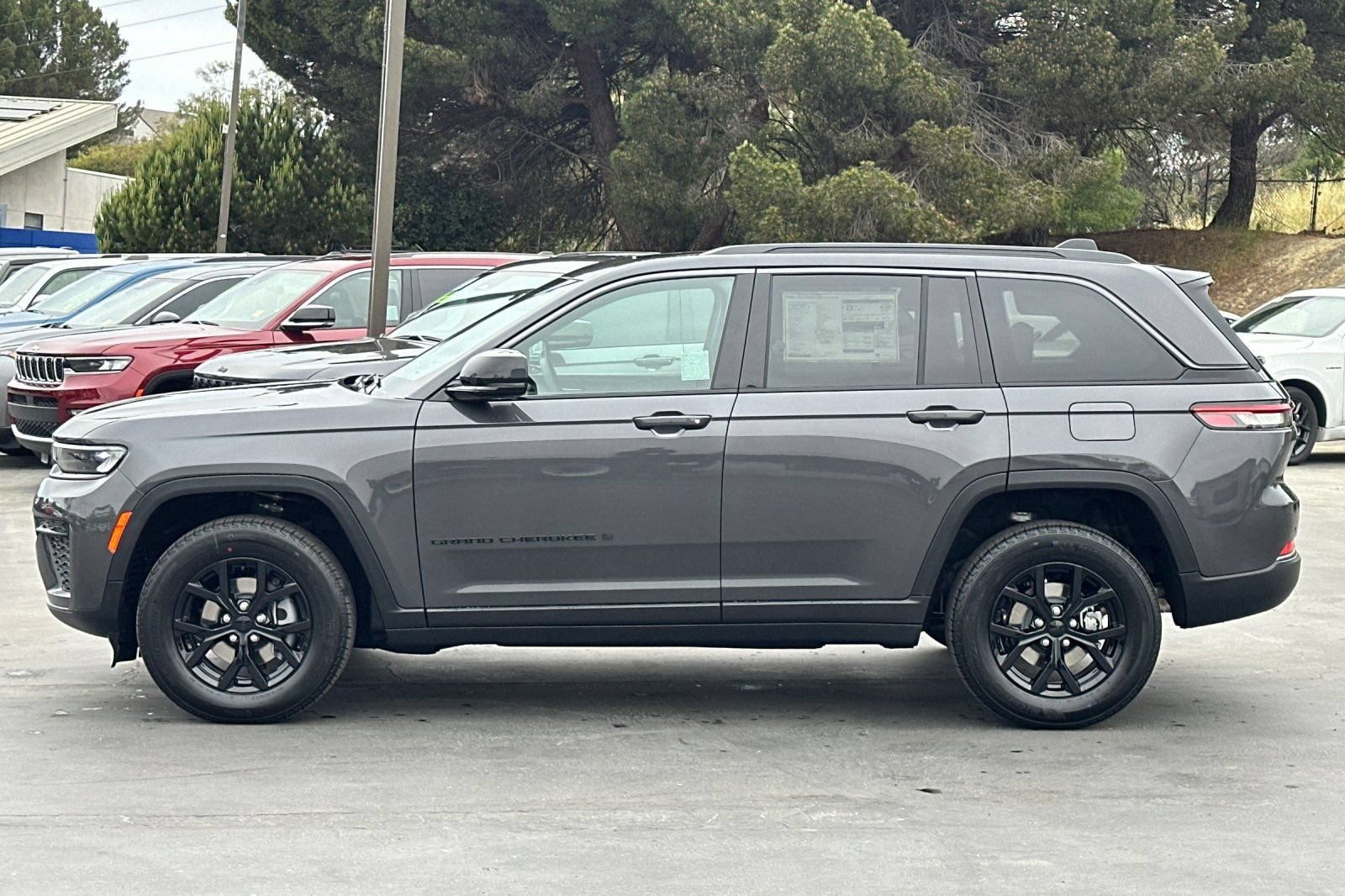 New 2026 Jeep Grand Cherokee Altitude AWD/4WD image 7