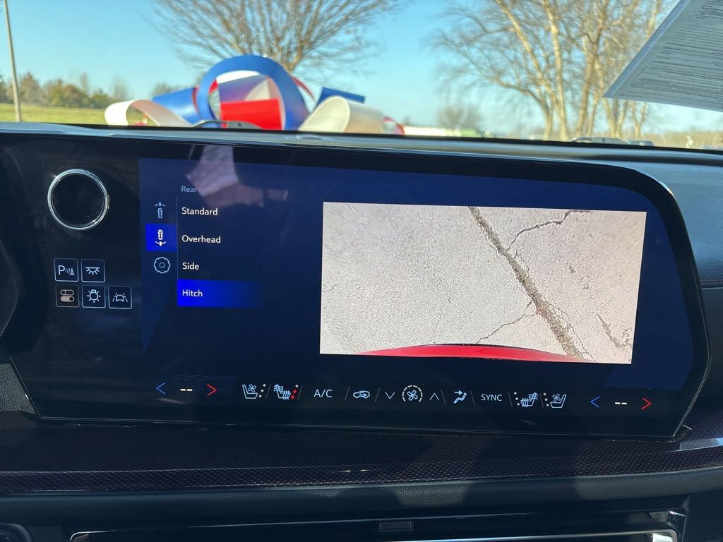 Used 2024 Chevrolet Traverse RS image 43