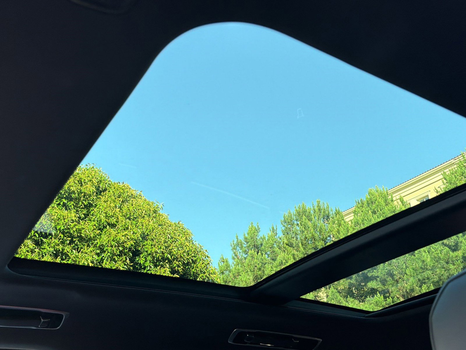 Used 2023 Land Rover Range Rover Sport SE image 16