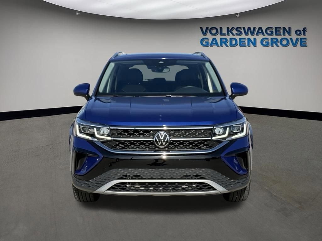 Used 2023 Volkswagen Taos SEL image 3