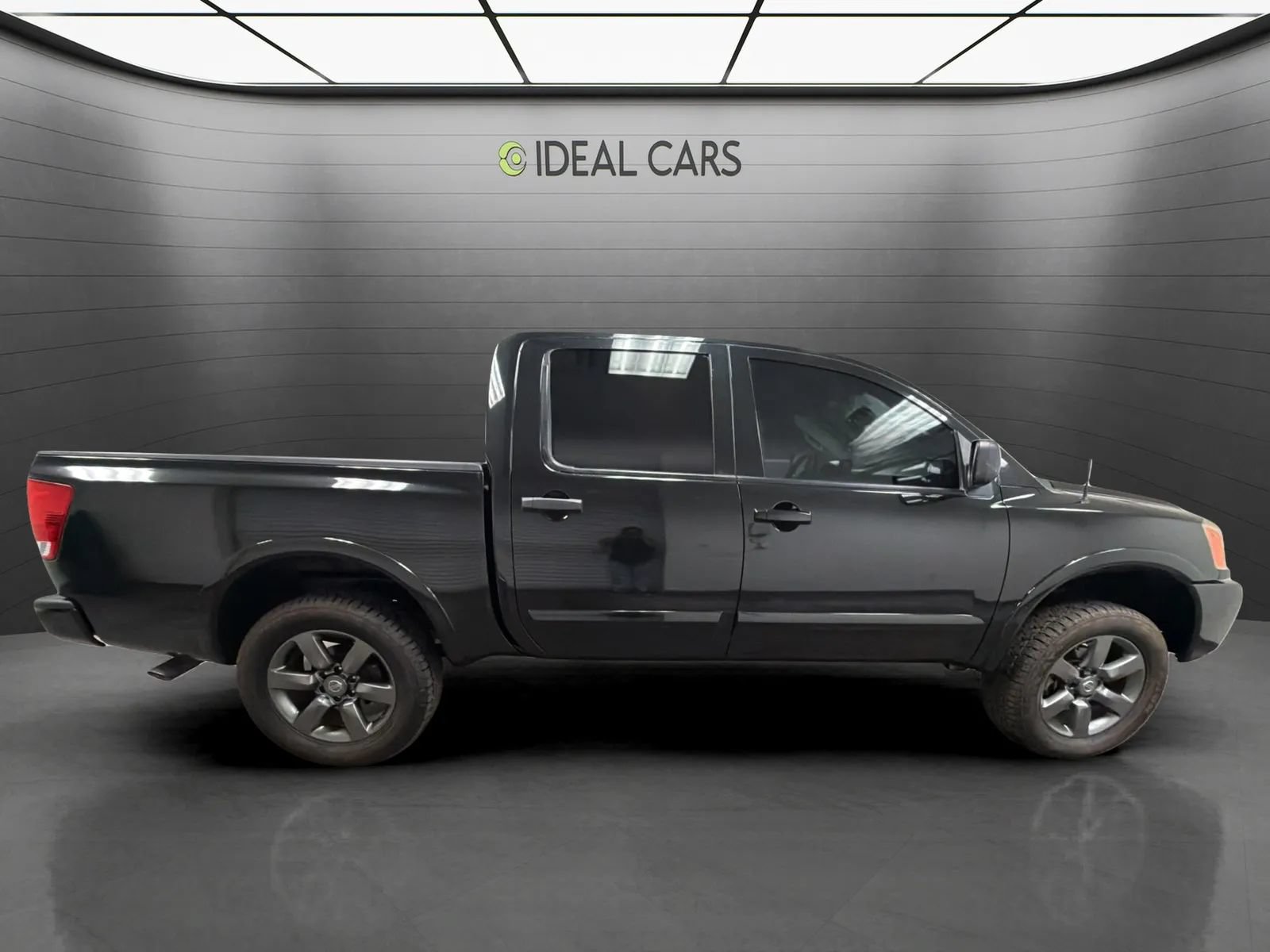 Used 2012 Nissan Titan SV w/ Sport Appearance Pkg AWD/4WD image 4