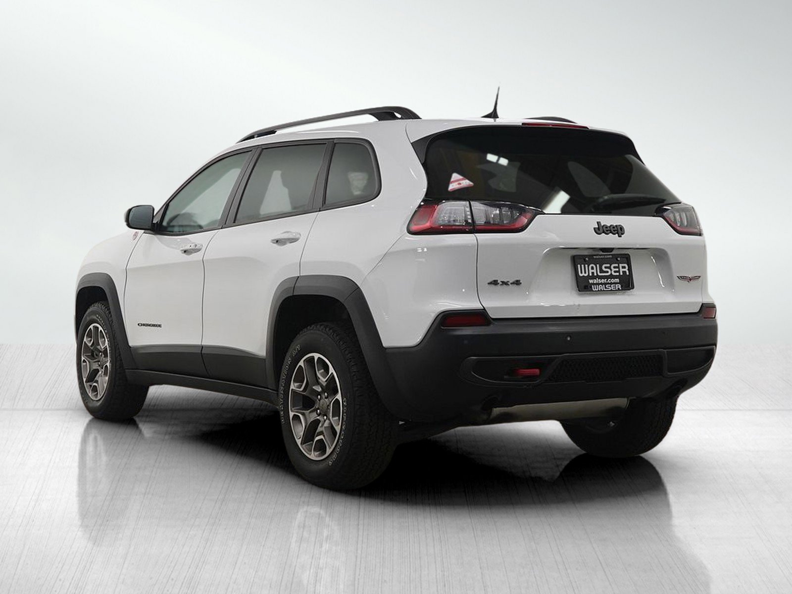 Used 2021 Jeep Cherokee Trailhawk image 3