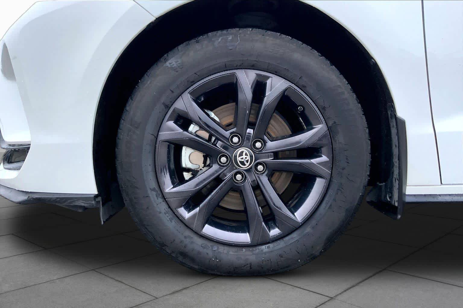 Used 2025 Toyota Sienna XSE w/ XSE Premium Package AWD/4WD image 11