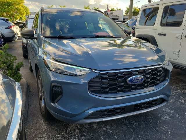 Used 2024 Ford Escape ST-Line w/ Tech Pack #1 FWD image 3