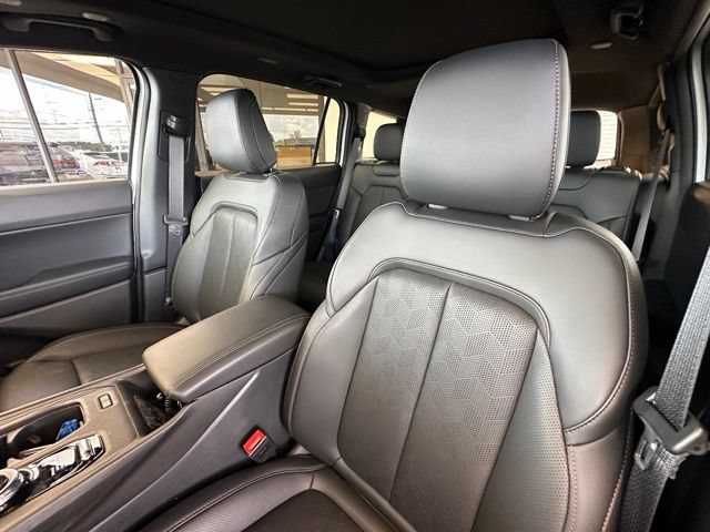 Used 2026 Jeep Cherokee Overland w/ Advanced Pro Tech Group AWD/4WD image 19