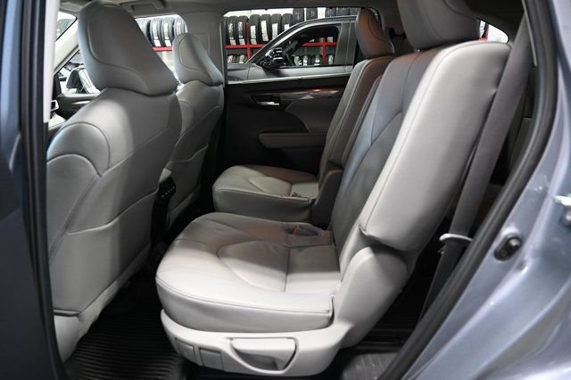 Used 2023 Toyota Highlander Limited image 11