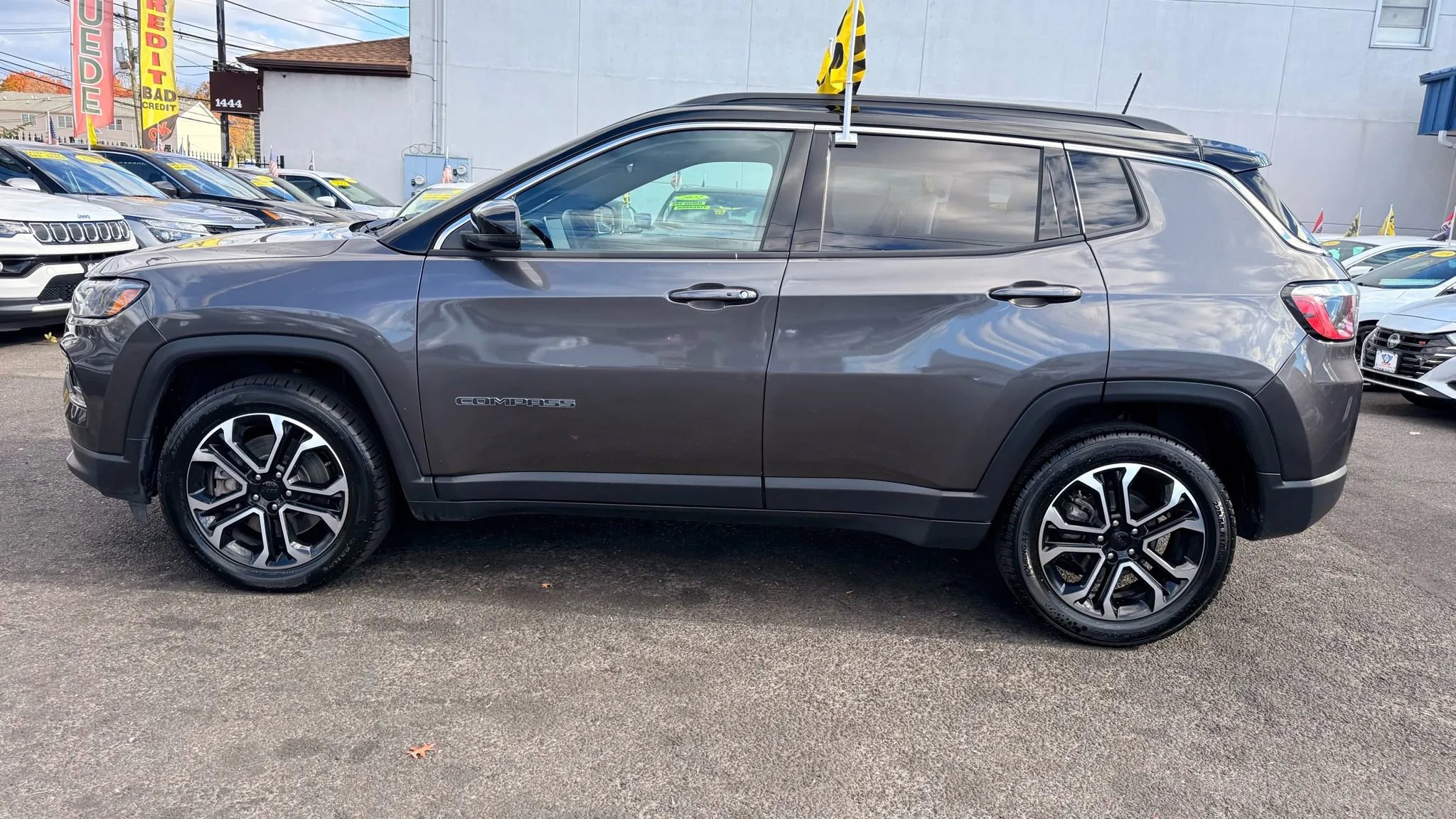 Used 2023 Jeep Compass Limited image 10