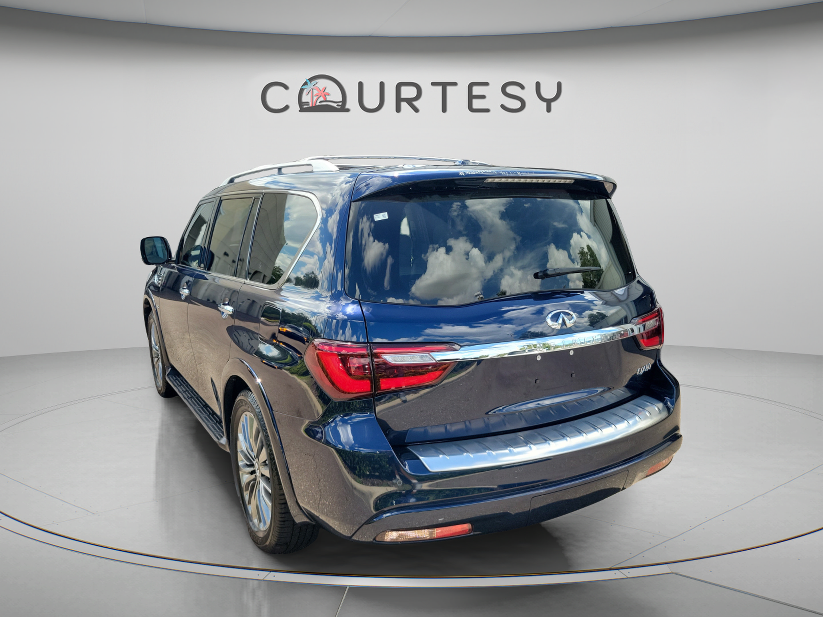 Used 2019 INFINITI QX80 Luxe w/ 22" Wheel Package RWD image 2