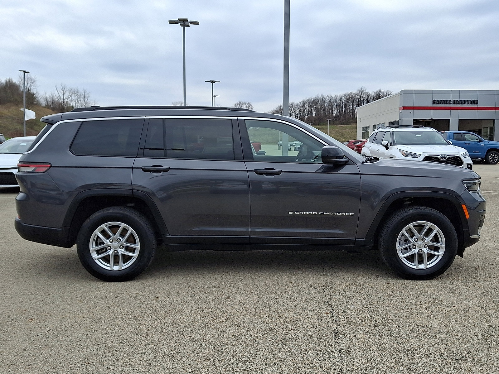 Used 2025 Jeep Grand Cherokee L Laredo w/ Luxury Tech Group I image 7