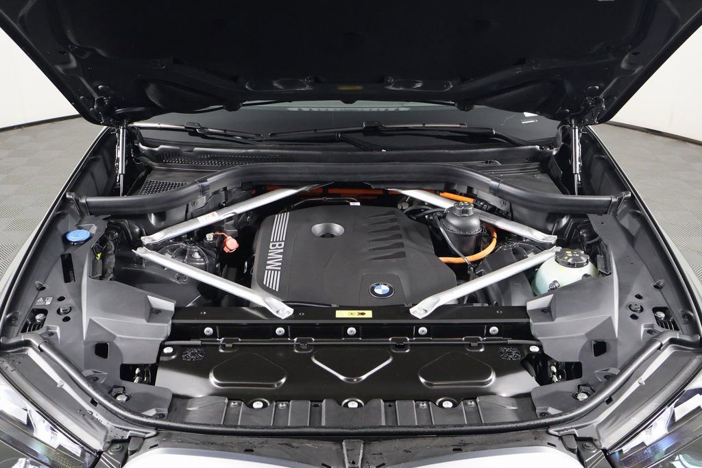 New 2026 BMW X5 xDrive50e w/ Climate Comfort Package image 9