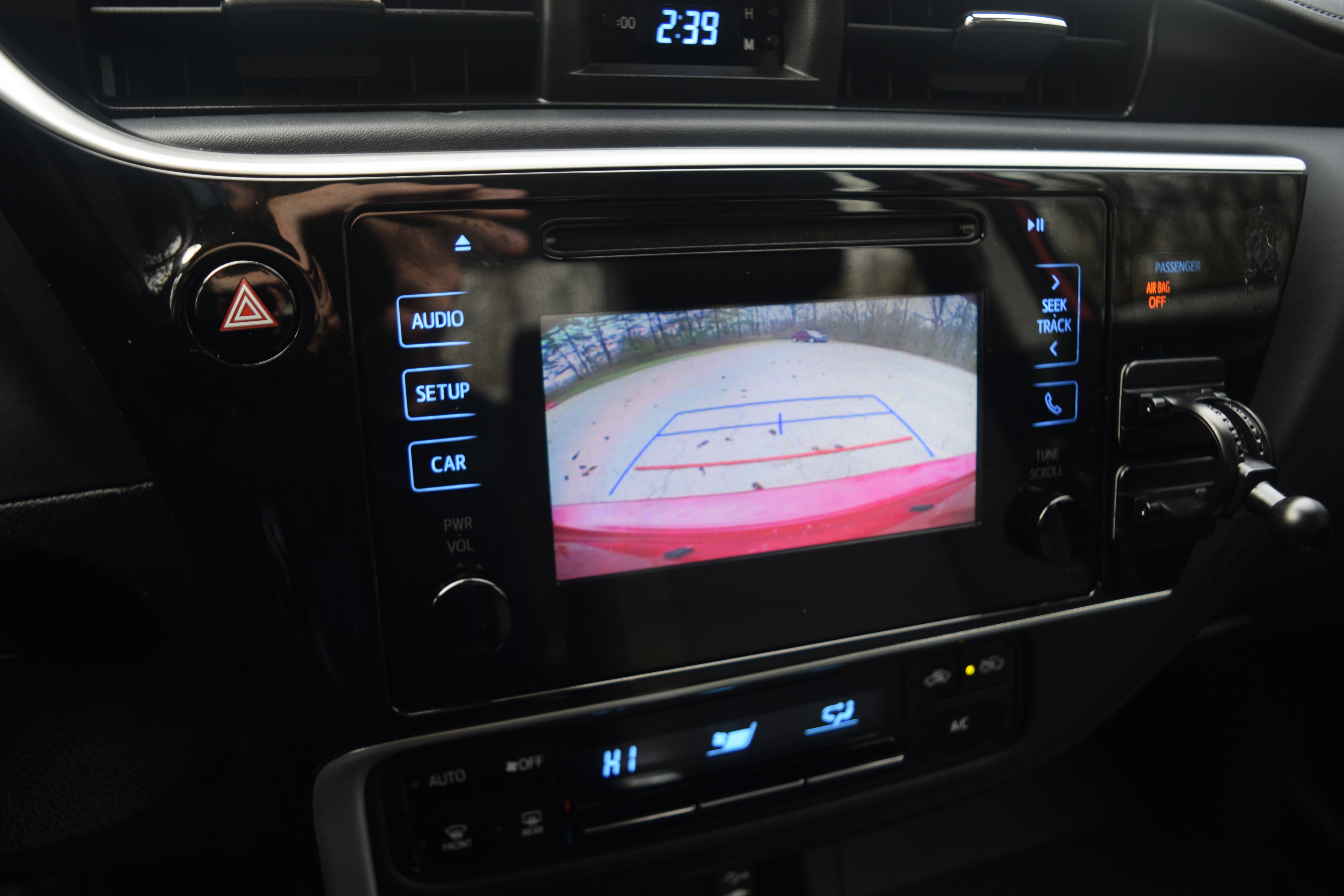 Used 2018 Toyota Corolla LE image 10