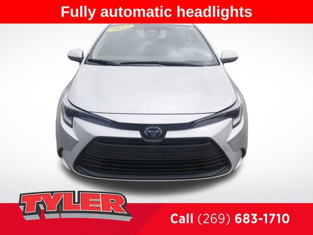 Used 2023 Toyota Corolla LE w/ LE Convenience Package image 2