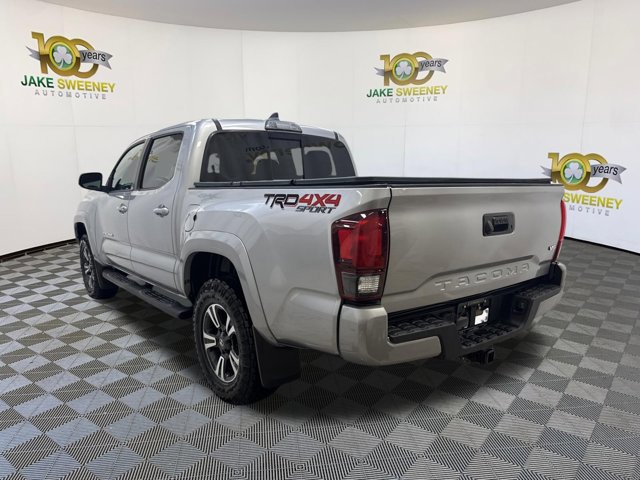 Used 2018 Toyota Tacoma TRD Sport AWD/4WD image 7