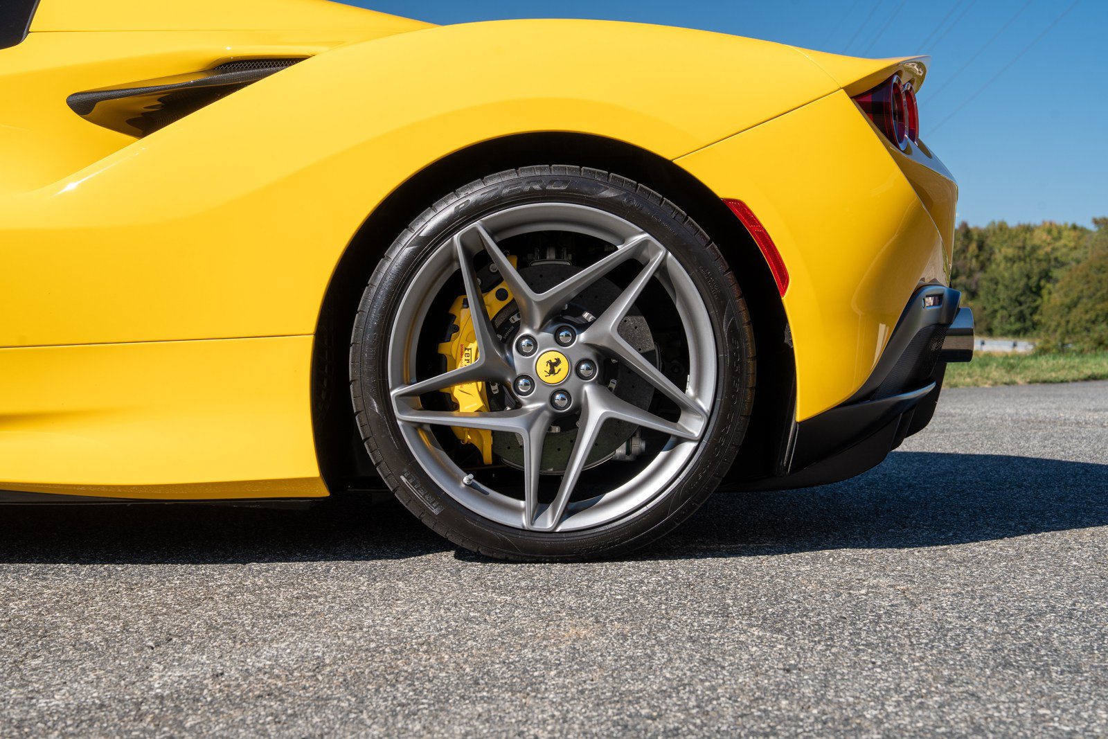 Certified 2022 Ferrari F8 Tributo RWD image 12