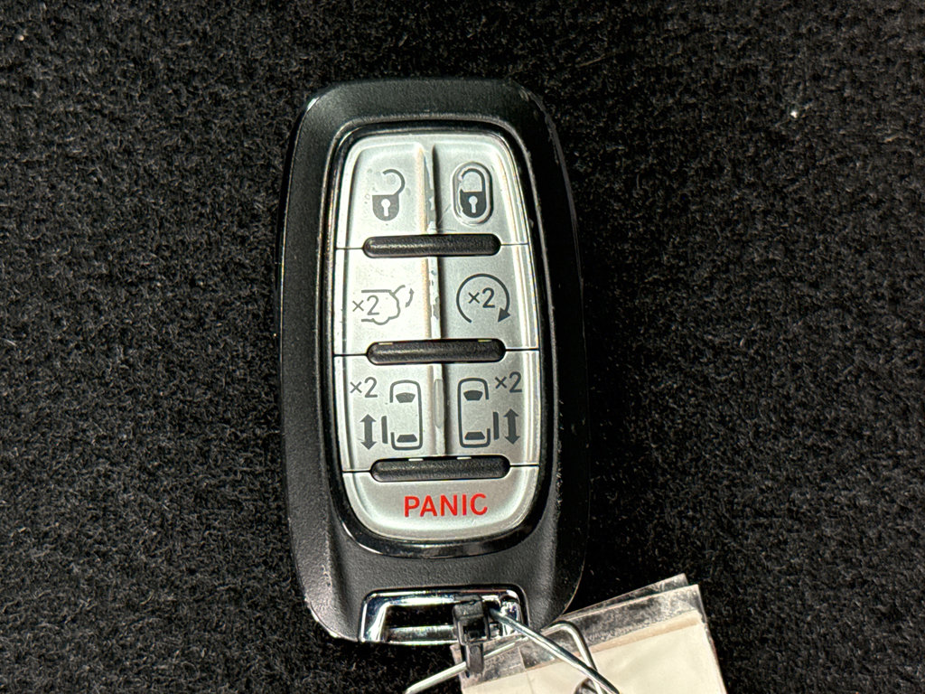 Used 2025 Chrysler Pacifica Select FWD image 41