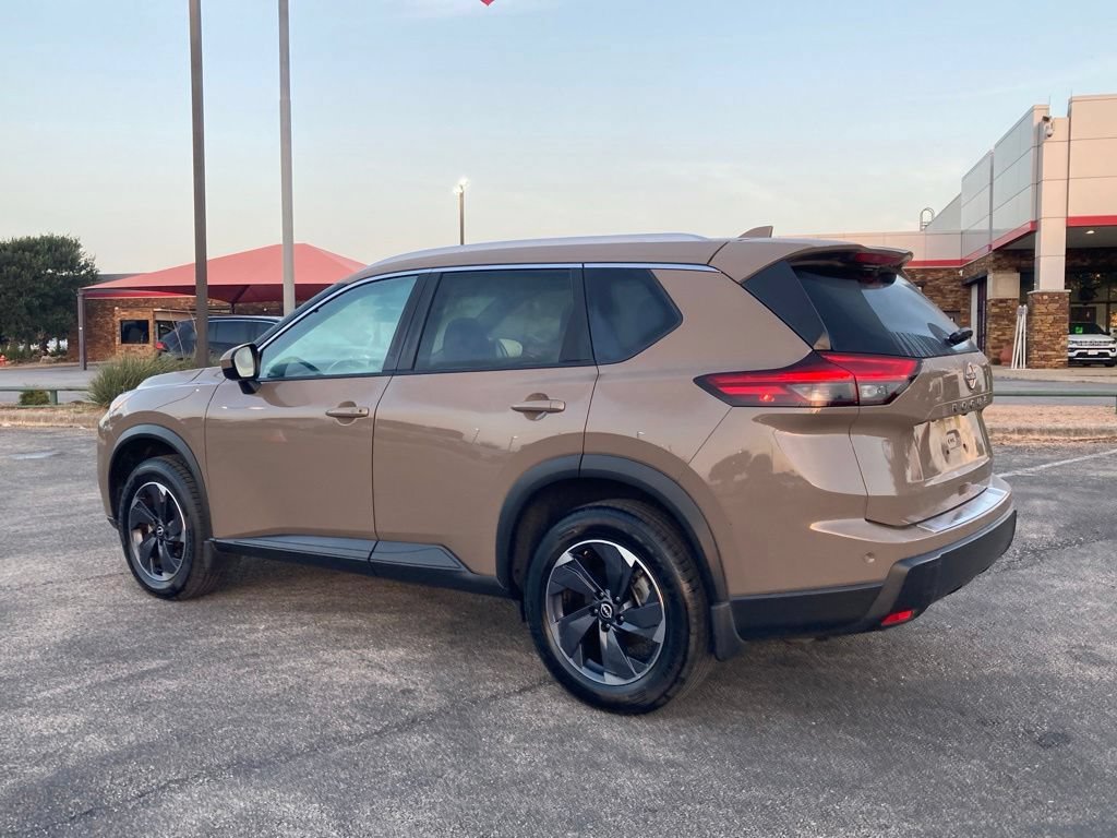 Used 2025 Nissan Rogue SV w/ SV Premium Package FWD image 7