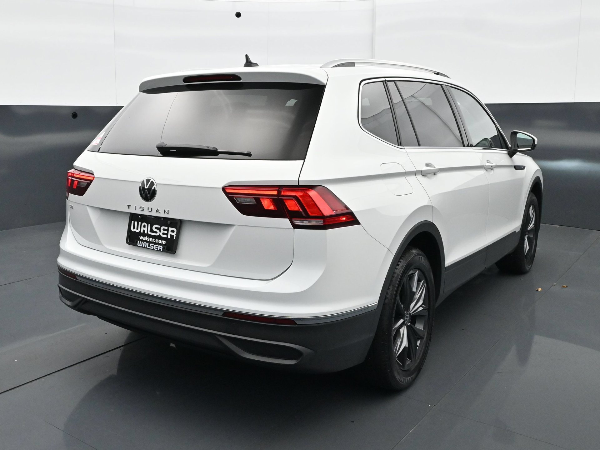 Used 2022 Volkswagen Tiguan SE FWD image 6