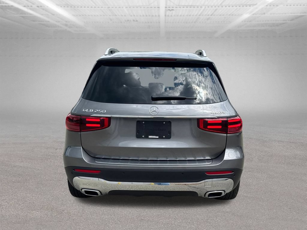 Used 2026 Mercedes-Benz GLB 250 4MATIC image 6