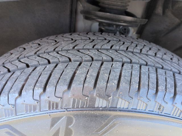 Used 2021 Chevrolet Traverse LT image 11