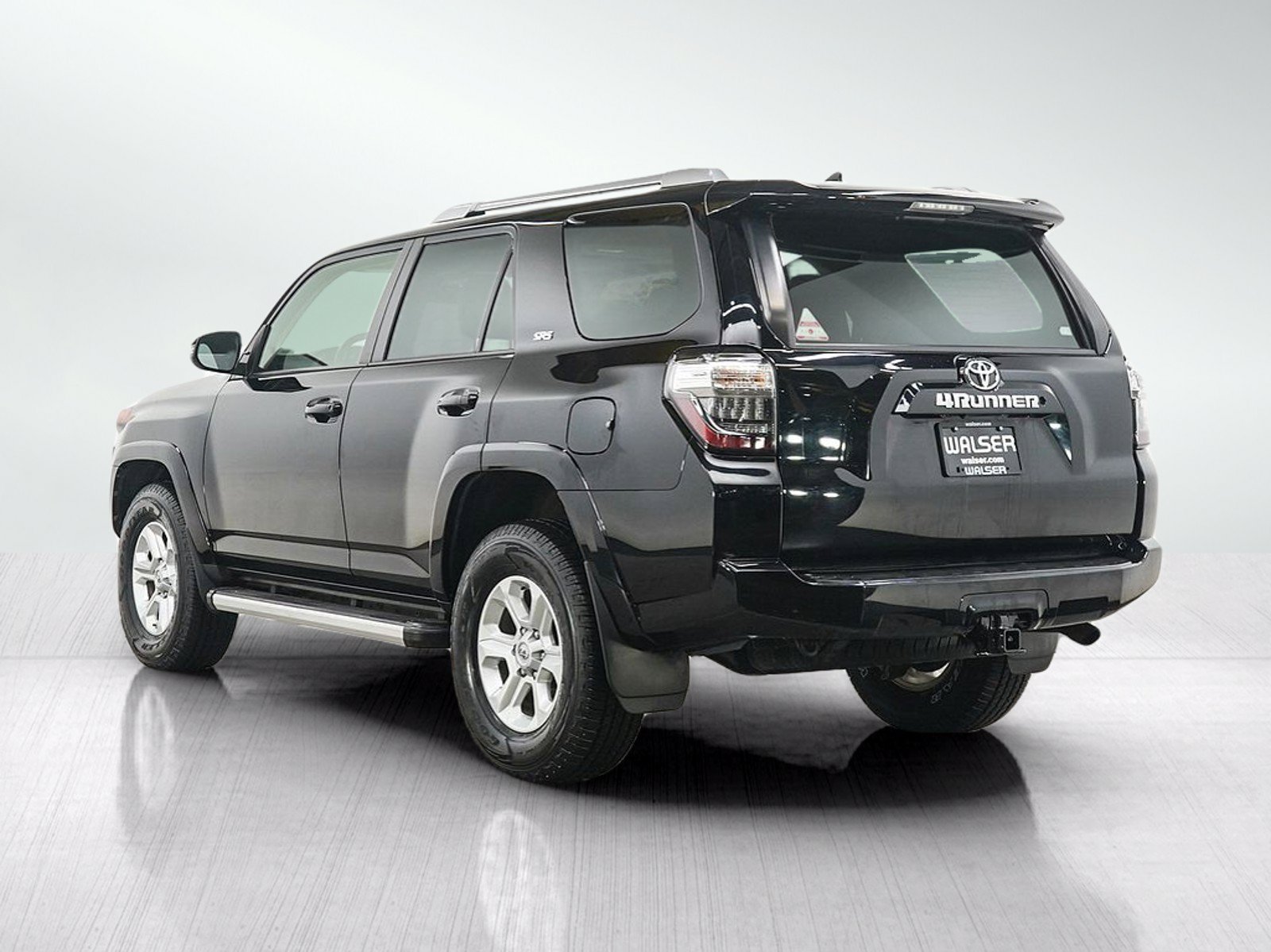 Used 2015 Toyota 4Runner SR5 Premium AWD/4WD image 3