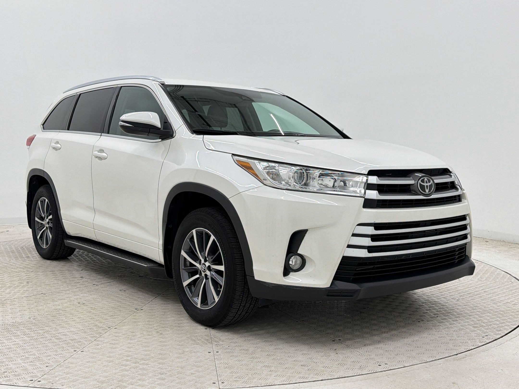 Used 2018 Toyota Highlander XLE AWD/4WD image 7