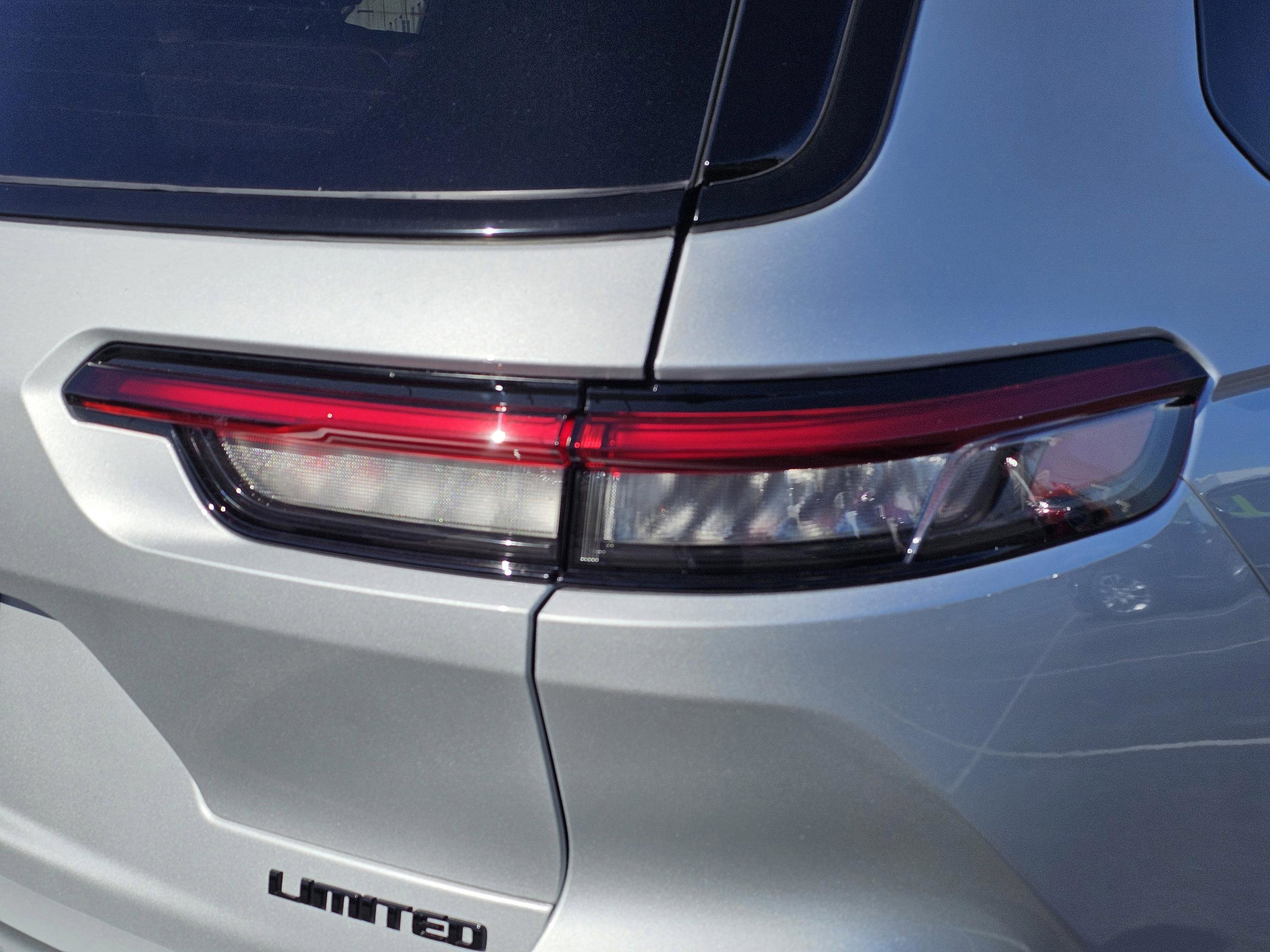 New 2025 Jeep Grand Cherokee L Limited w/ Black Appearance Package image 9