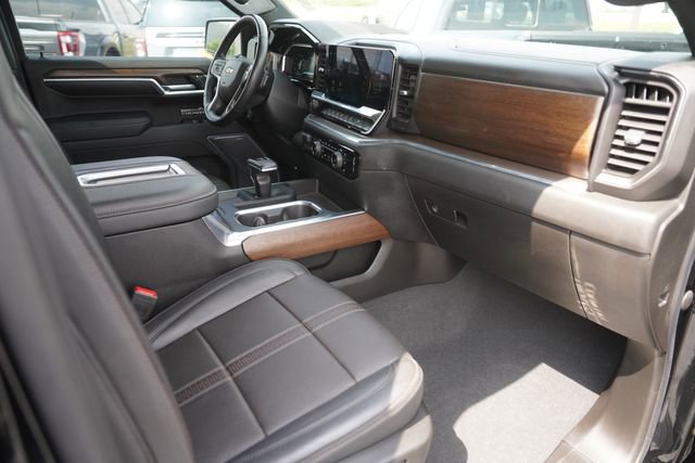 Used 2022 Chevrolet Silverado 1500 High Country w/ High Country Premium Package AWD/4WD image 18