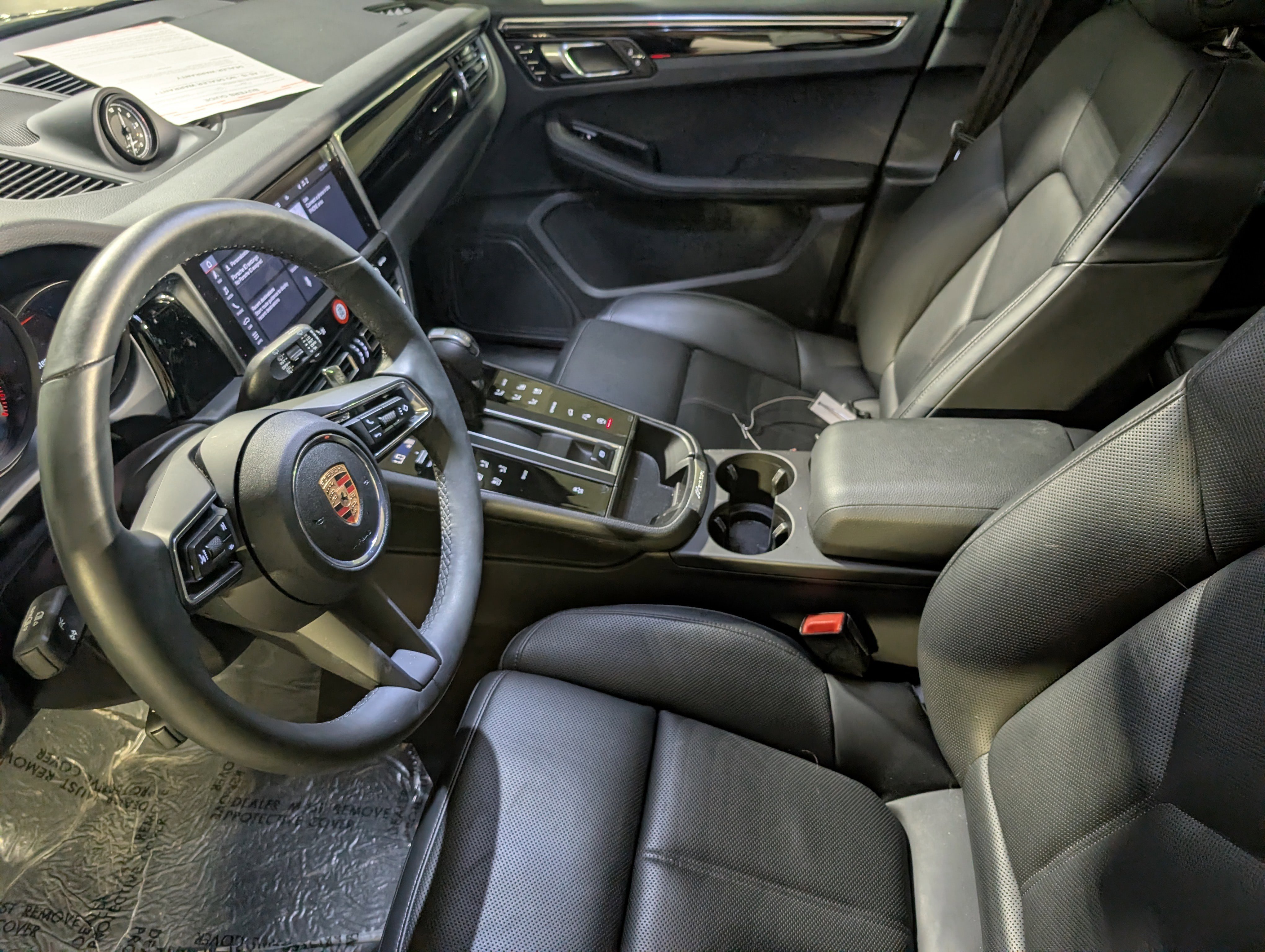 Certified 2025 Porsche Macan image 5