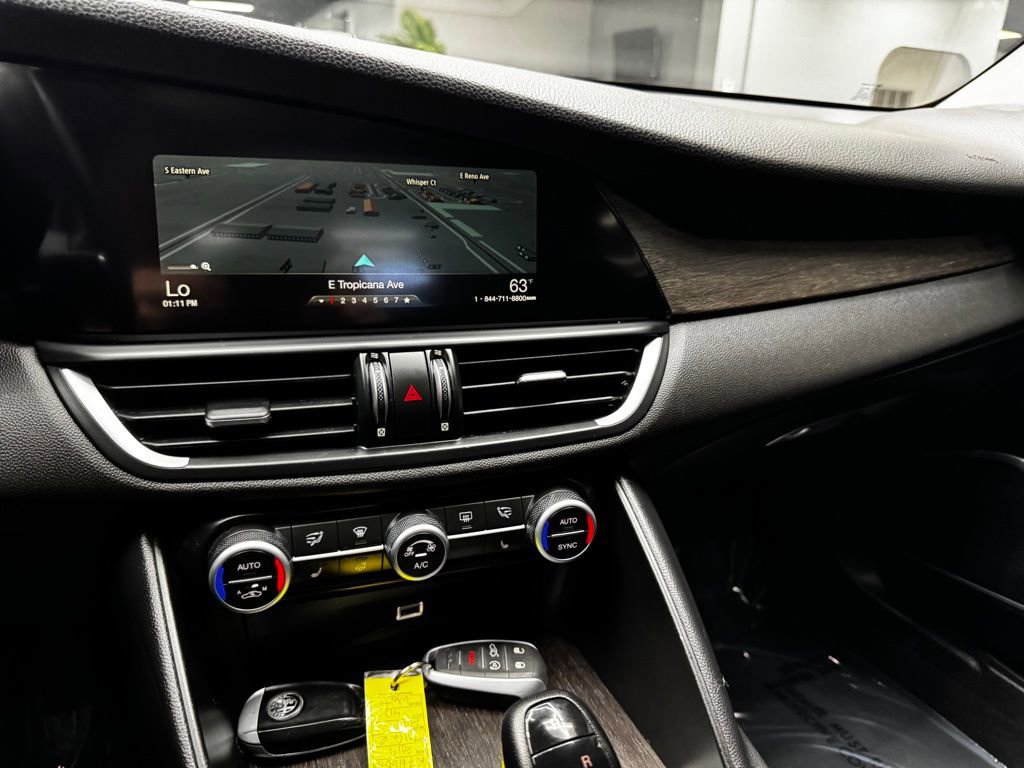 Used 2019 Alfa Romeo Giulia Ti w/ Nero Edizione image 25