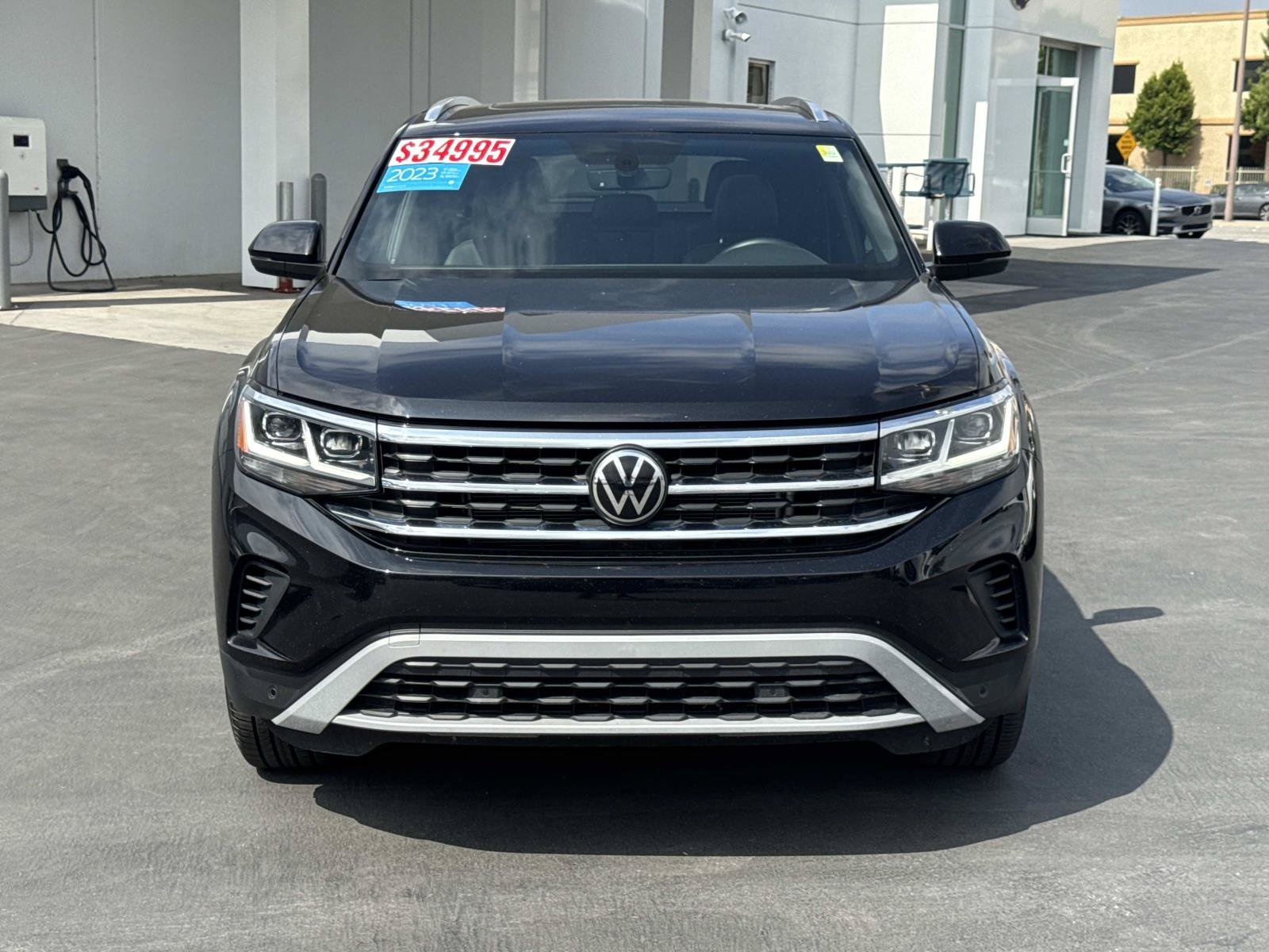 Certified 2023 Volkswagen Atlas Cross Sport SE w/ Panoramic Sunroof Package AWD/4WD image 2