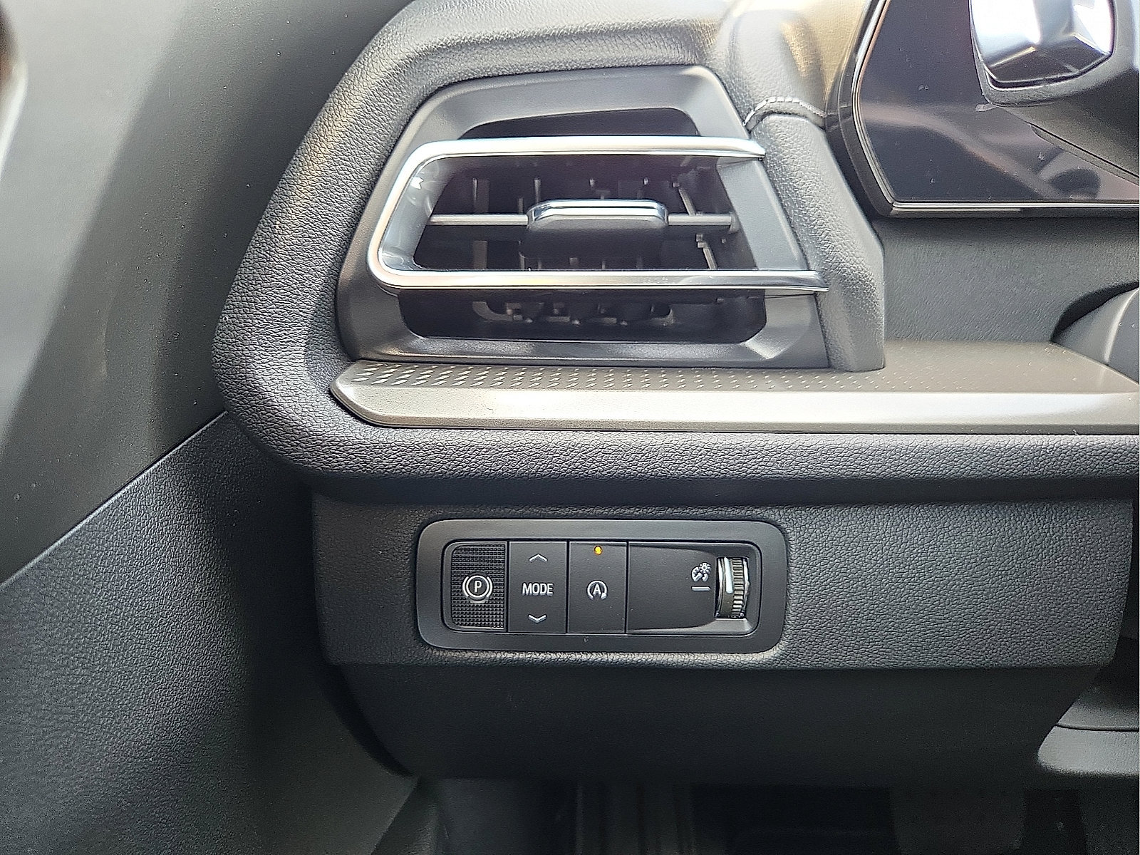 New 2027 Chevrolet Traverse LT w/ Sun and Wheel Package FWD image 21
