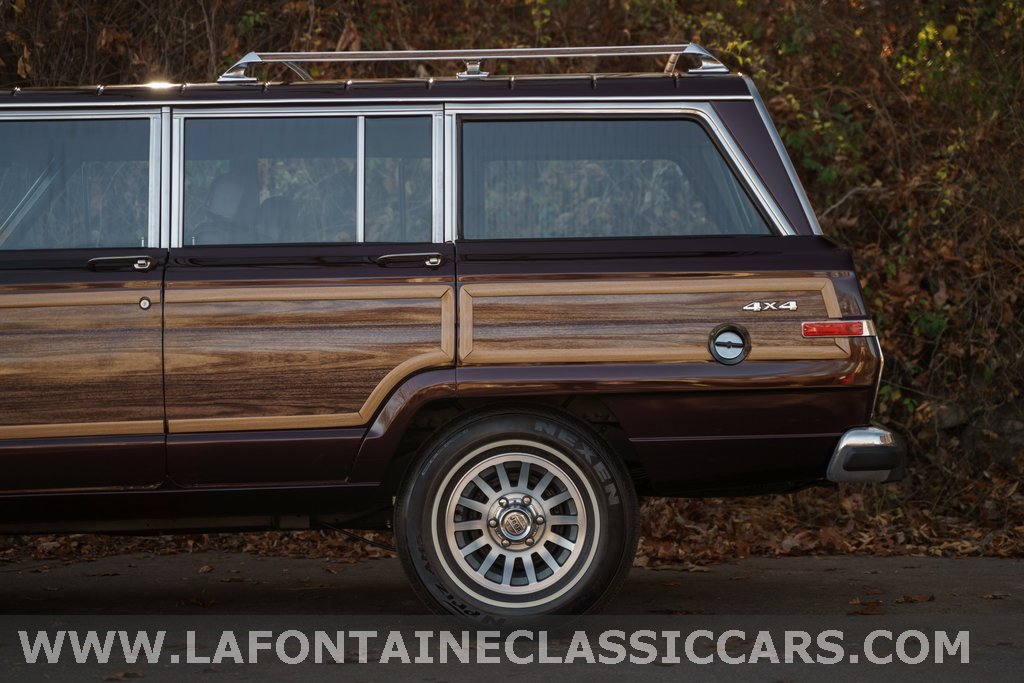 Used 1991 Jeep Grand Wagoneer Base image 42