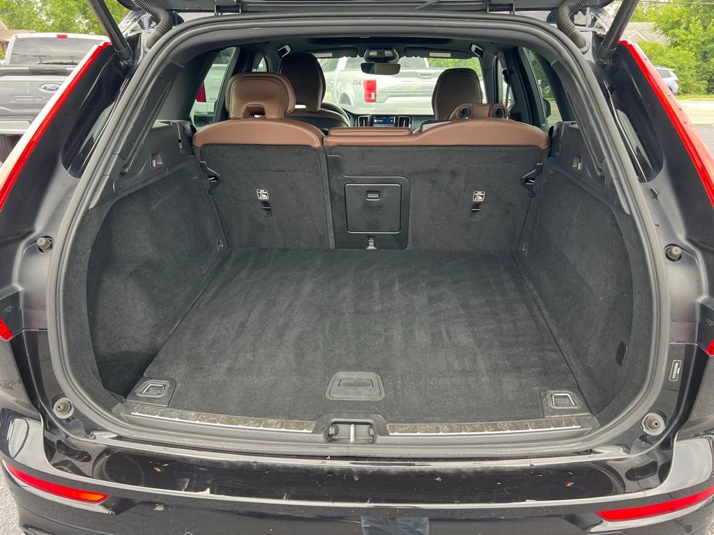 Used 2023 Volvo XC60 B5 Plus image 22