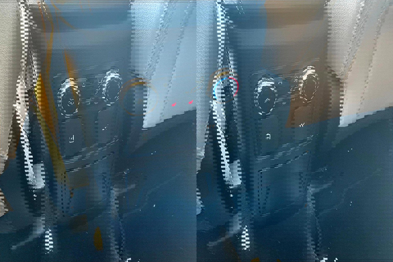 Used 2023 Ford Explorer Limited image 40