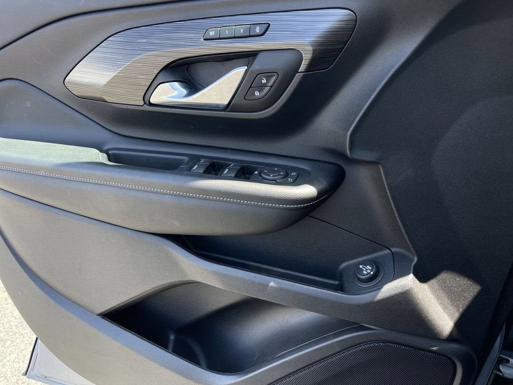 Certified 2024 GMC Terrain SLT FWD image 21