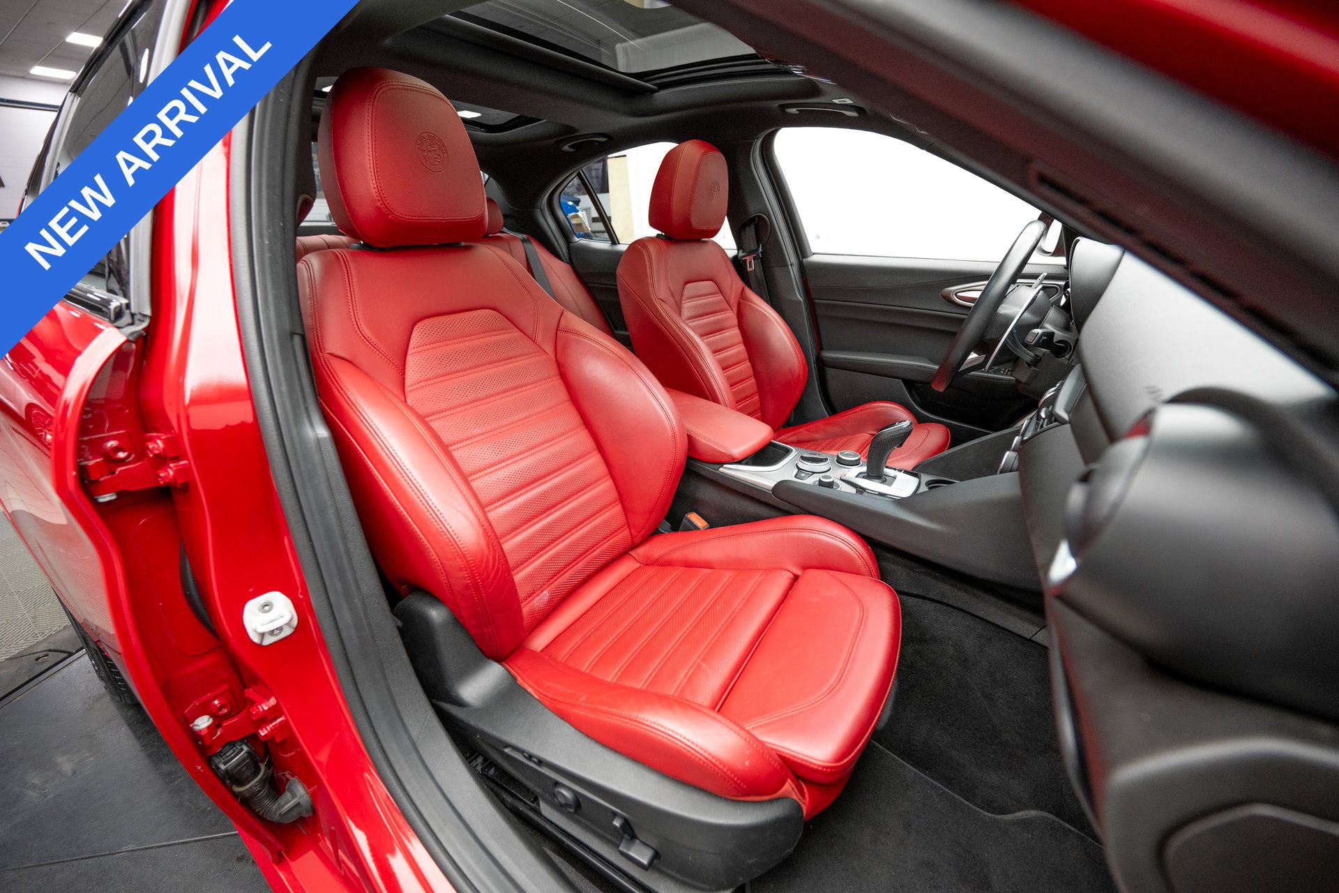 Used 2023 Alfa Romeo Giulia Veloce AWD/4WD image 13