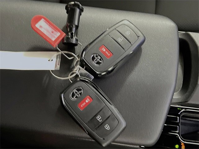 New 2025 Toyota Prius Plug-In Hybrid image 33