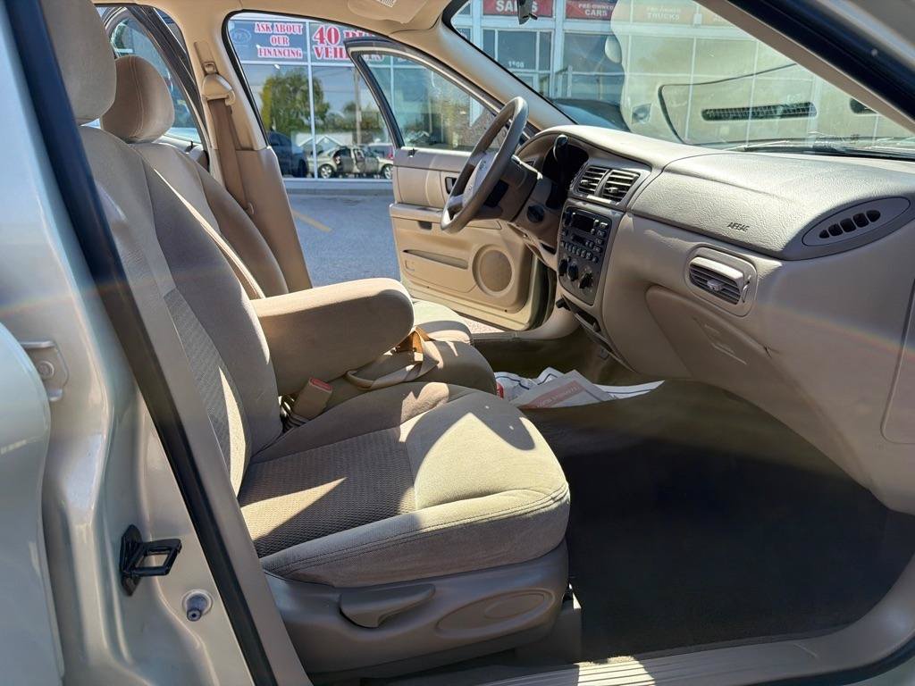Used 2004 Ford Taurus SE FWD image 9