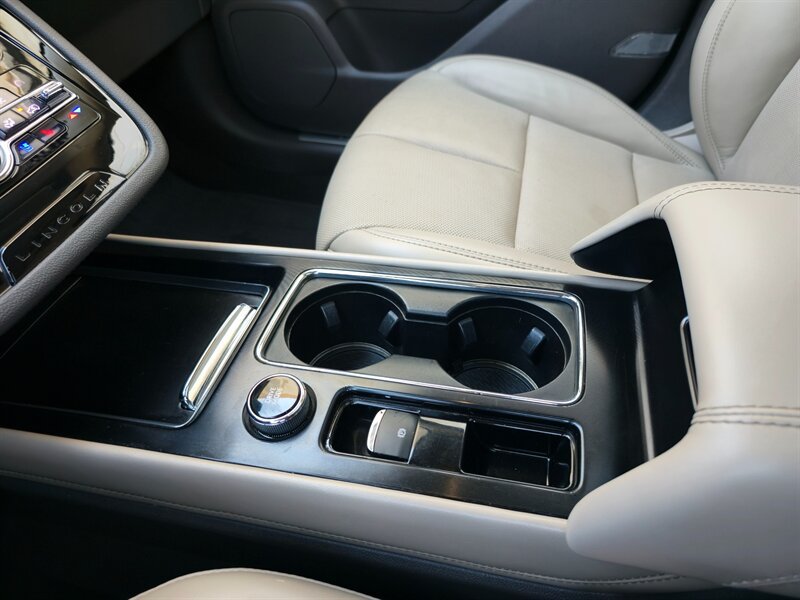 Used 2020 Lincoln Corsair Reserve w/ Equipment Group 201A FWD image 23