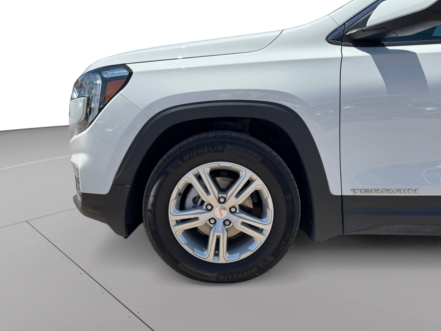 Used 2024 GMC Terrain SLE w/ Driver Convenience Package FWD image 9