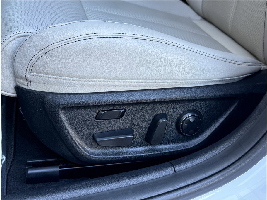 Used 2019 Genesis G70 2.0T Sport RWD image 17