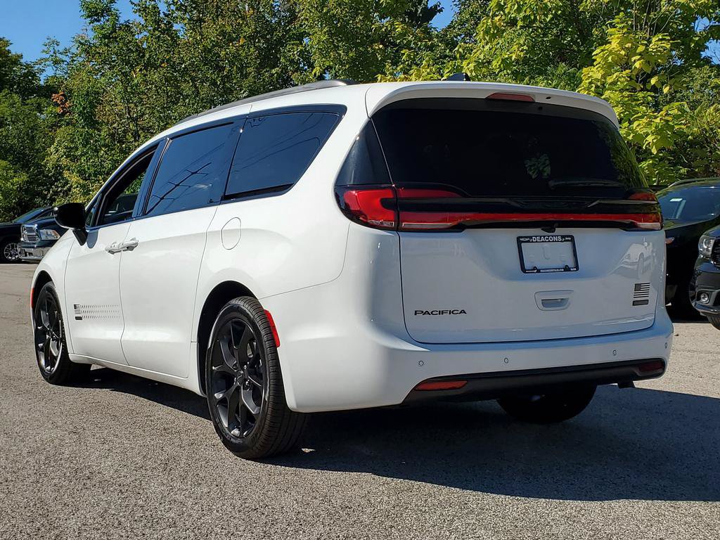 New 2027 Chrysler Pacifica Select FWD image 4