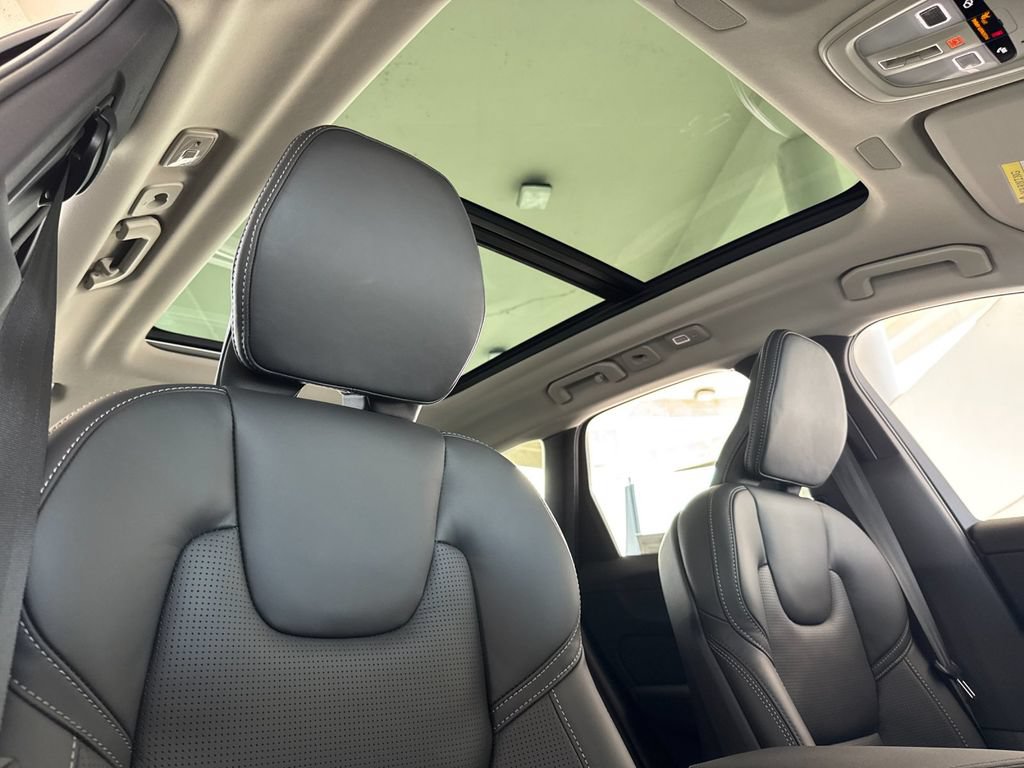 New 2026 Volvo XC60 B5 Ultra w/ Climate Package AWD/4WD image 16