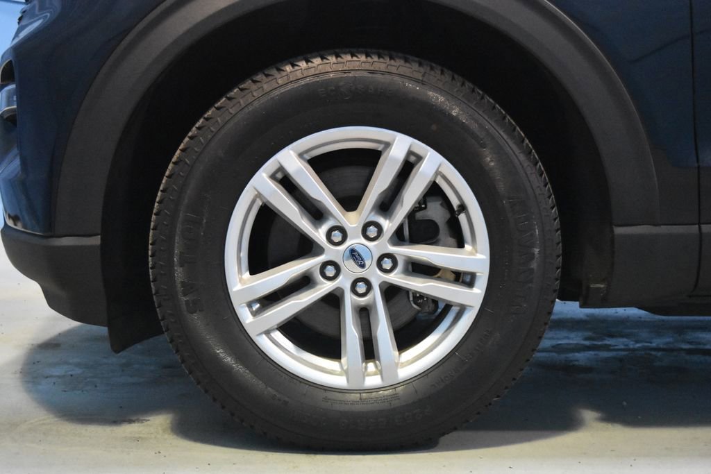 Used 2022 Ford Explorer XLT w/ Equipment Group 202A AWD/4WD image 28
