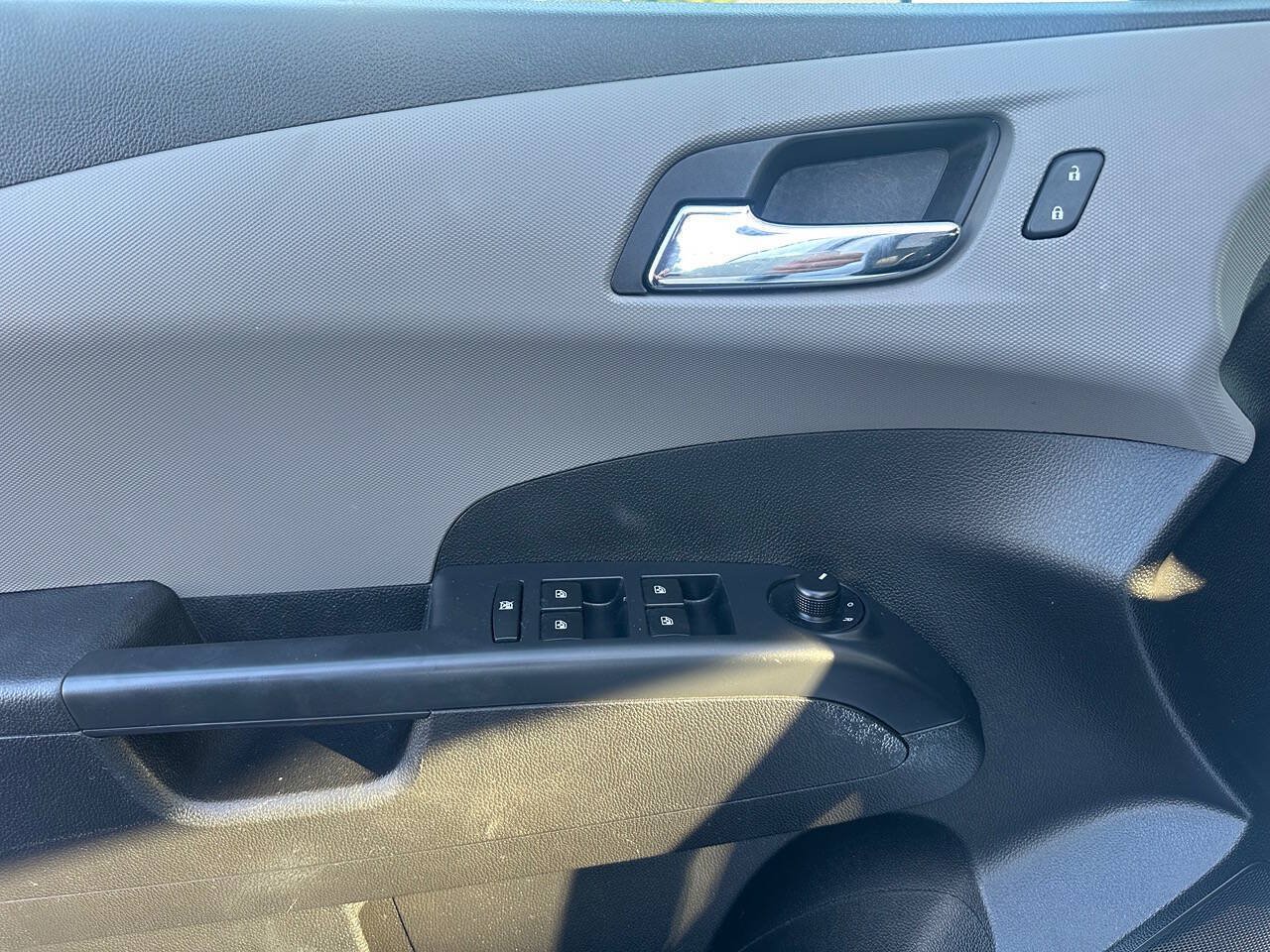 Used 2016 Chevrolet Sonic LT FWD image 13