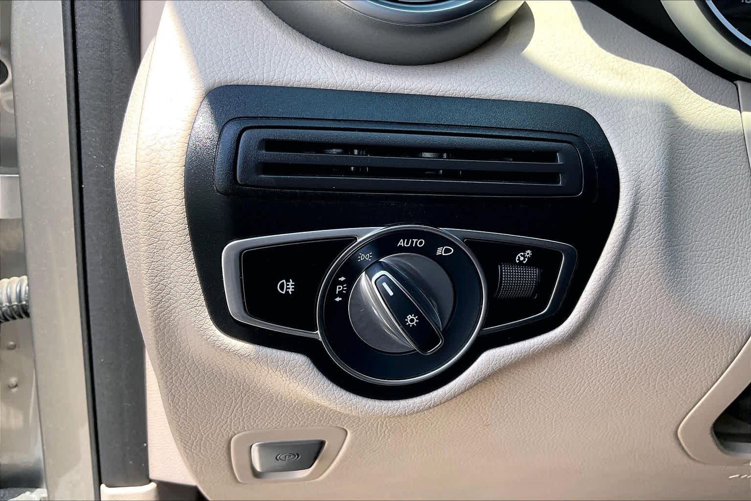 Used 2020 Mercedes-Benz GLC 300 image 14