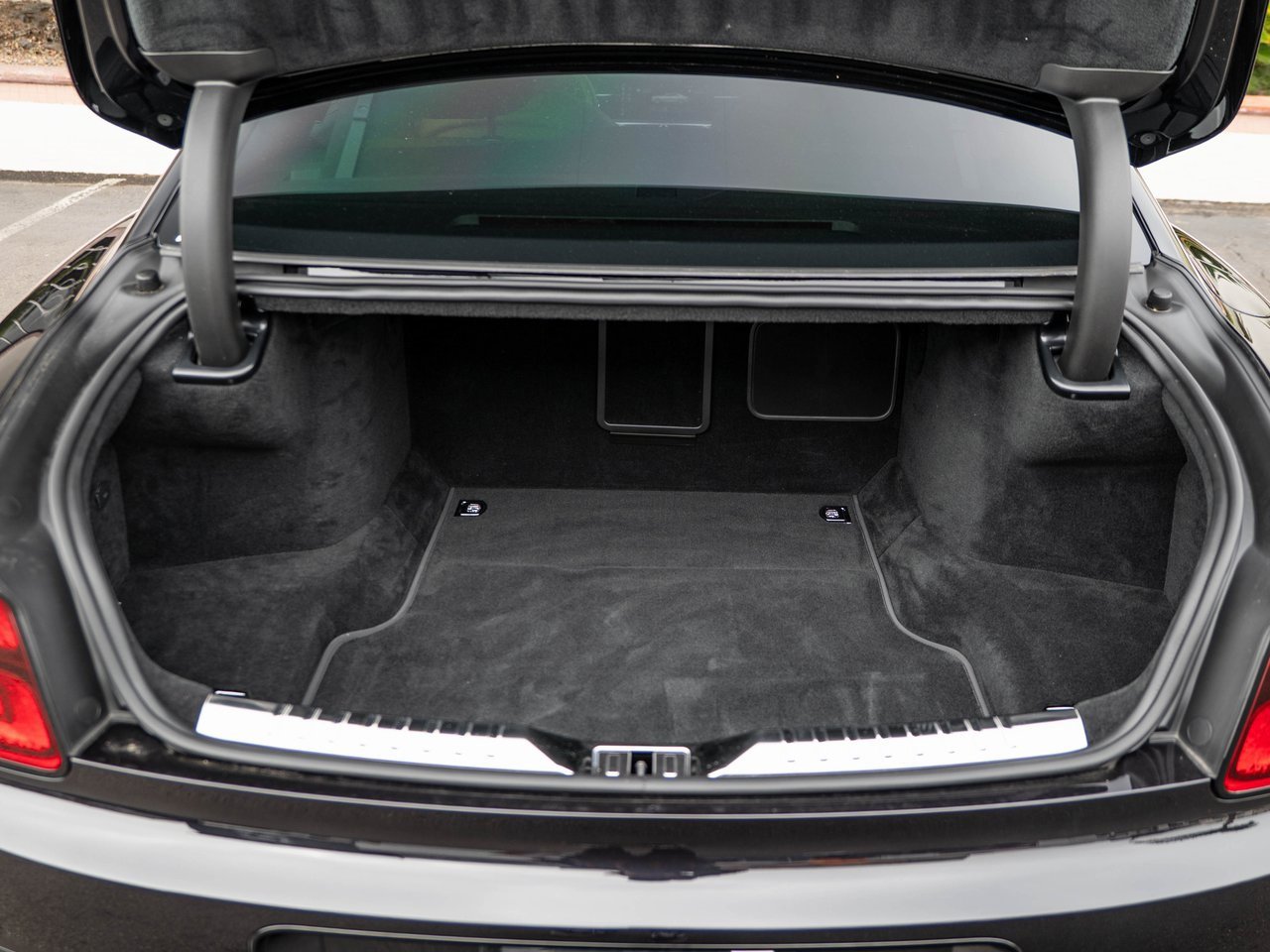 Used 2024 Bentley Flying Spur S V8 image 36