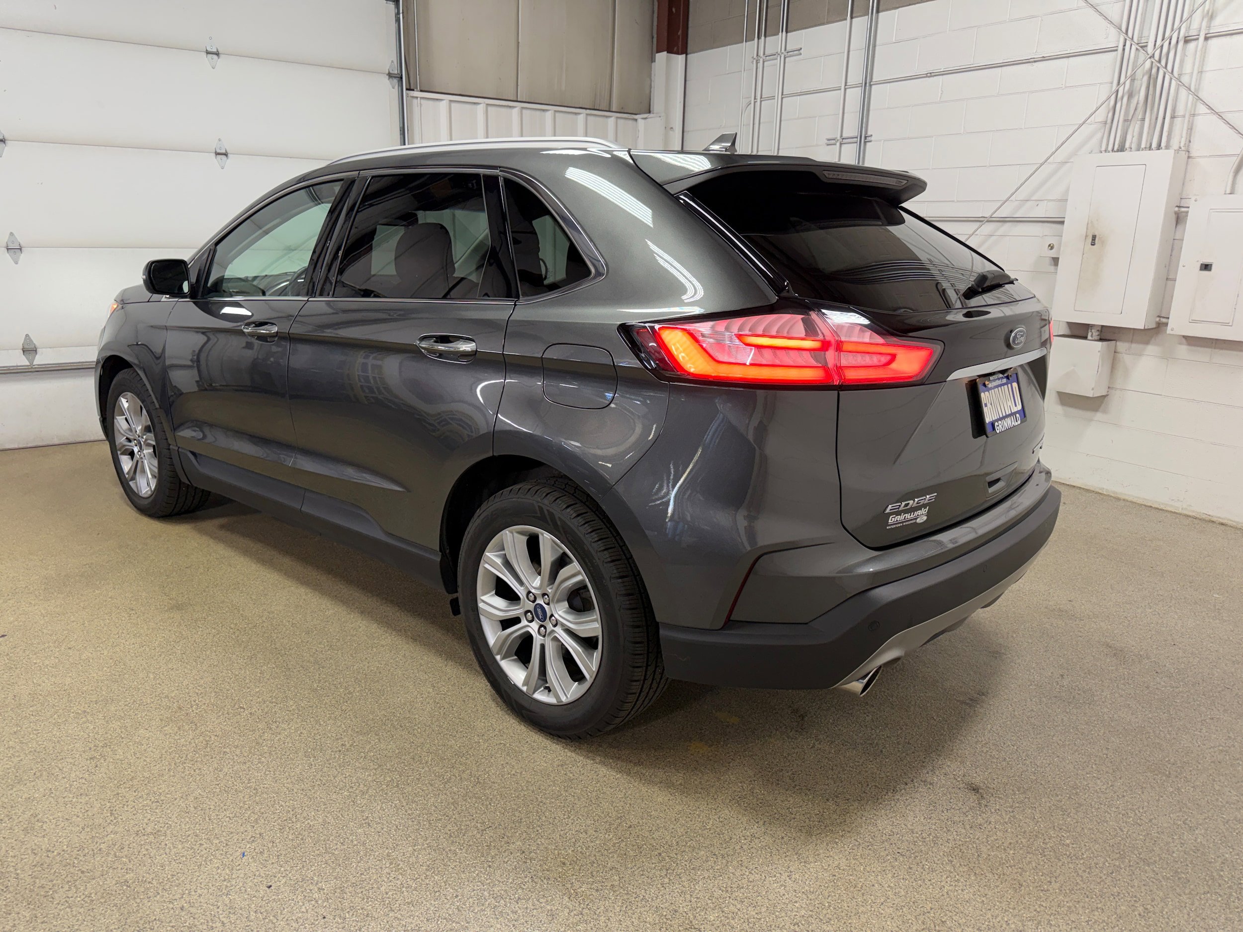 Certified 2019 Ford Edge Titanium w/ Cold Weather Package AWD/4WD image 7